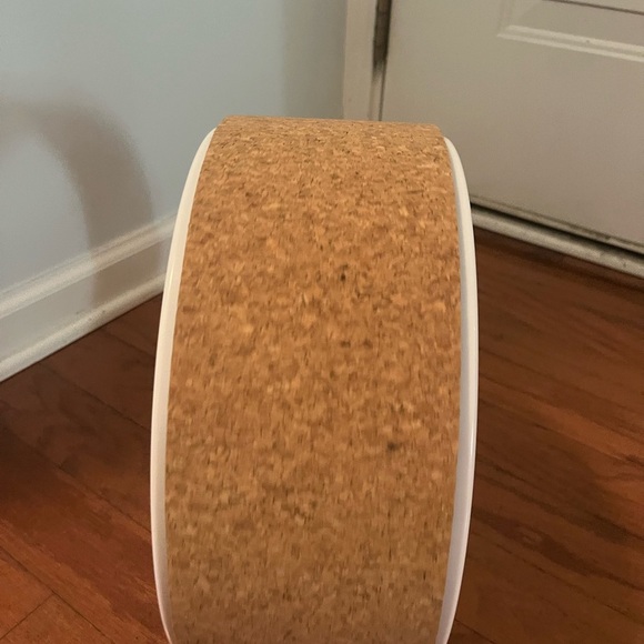 Cork Yoga Wheel - Natural and White - Picture 5 of 6
